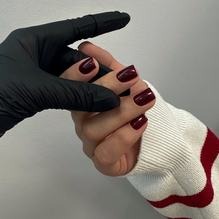 Маникюр с покрытием гель-лак + легкий дизайн