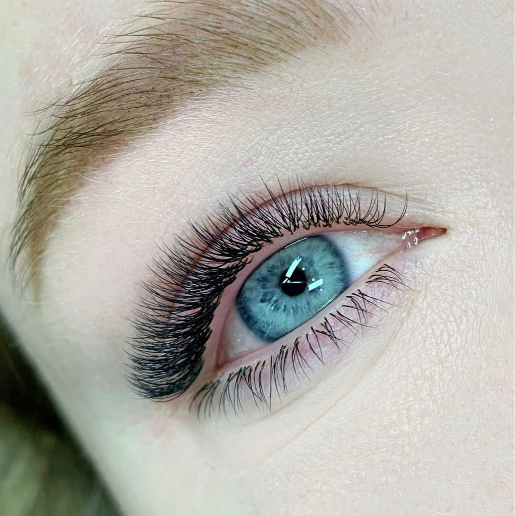 Комплекс « Наращивание верхних и нижних ресниц»  Классика / 2D