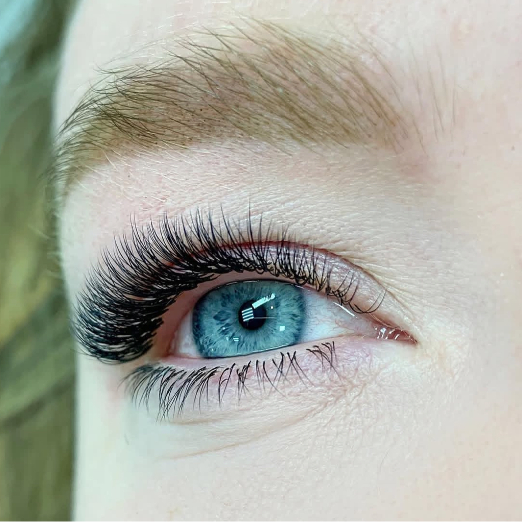 Наращивание нижних ресниц
