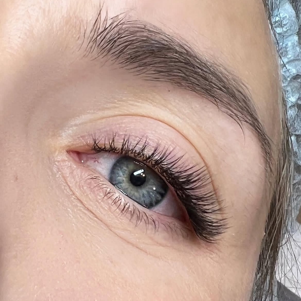 Наращивание ресниц 1,5D объём