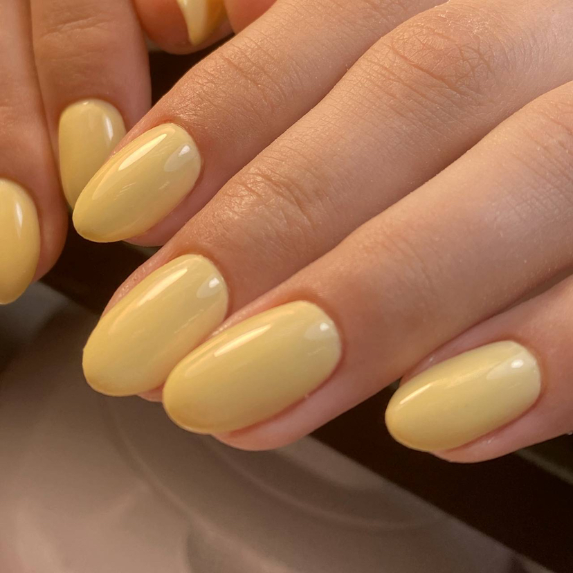 Маникюр с покрытием камуфлирующей базой