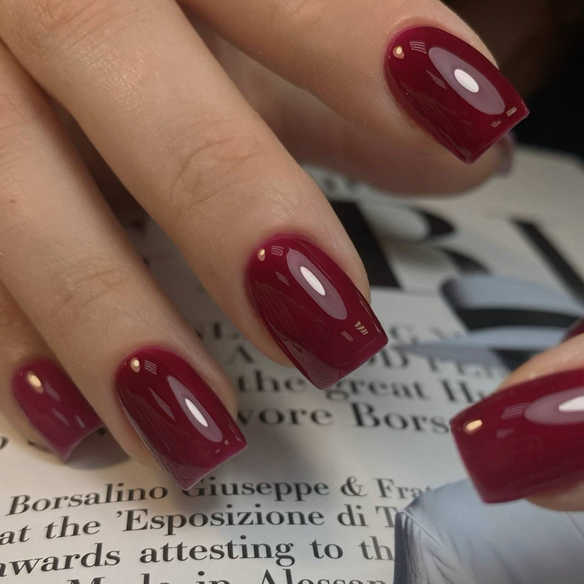 Маникюр с покрытием камуфлирующим гелем + покрытие цветом (стандартная длина ногтей)