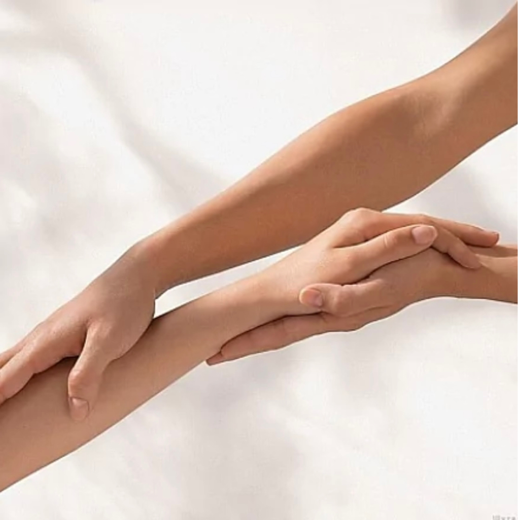 Женщины: 
V-lift руки