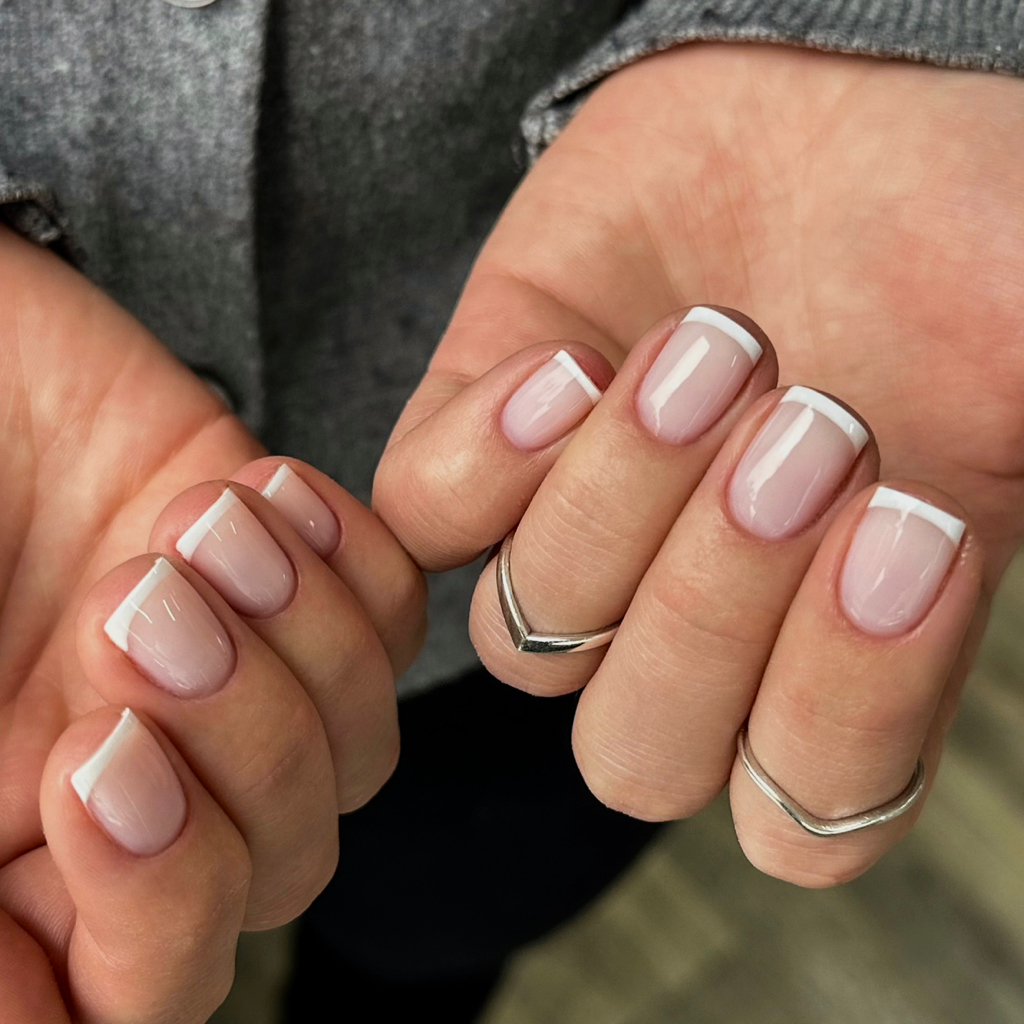 маникюр с покрытием френч