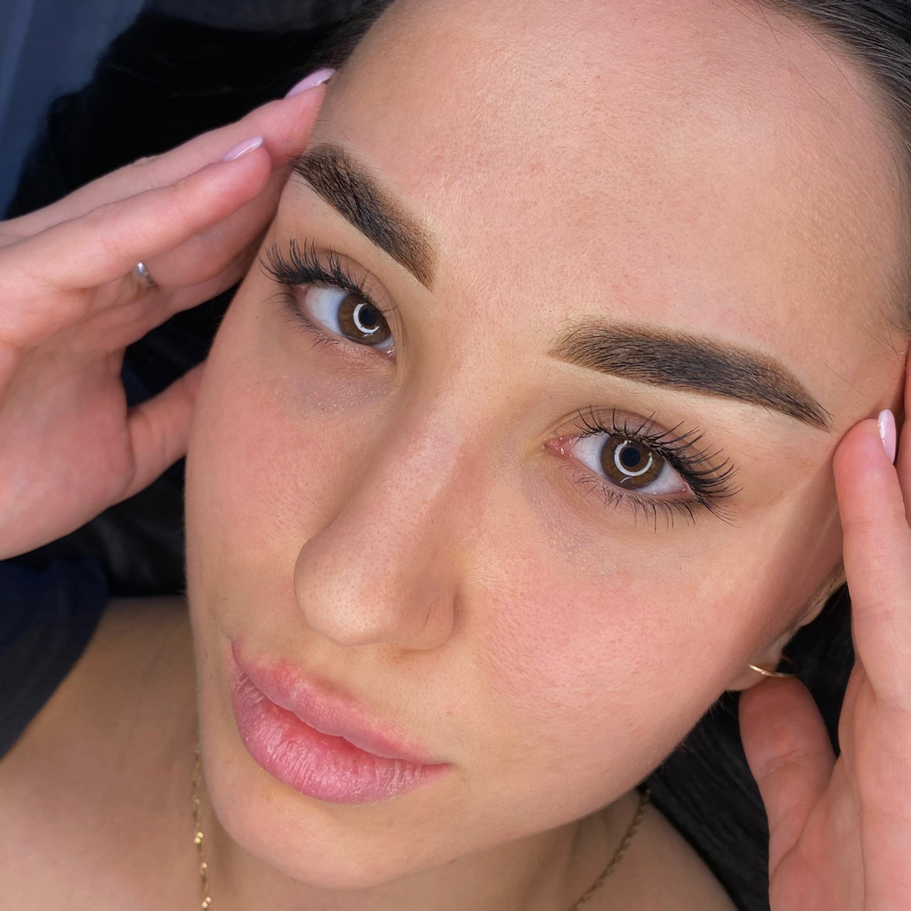 Перманентный макияж бровей