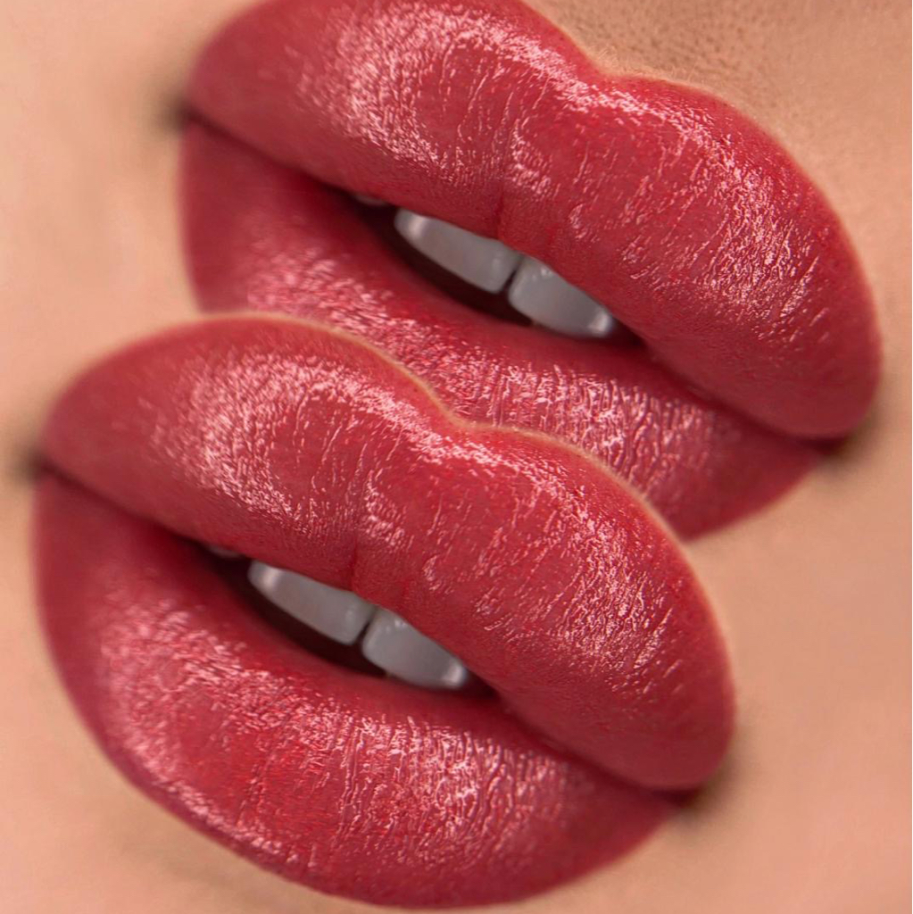 Перманентный макияж губ