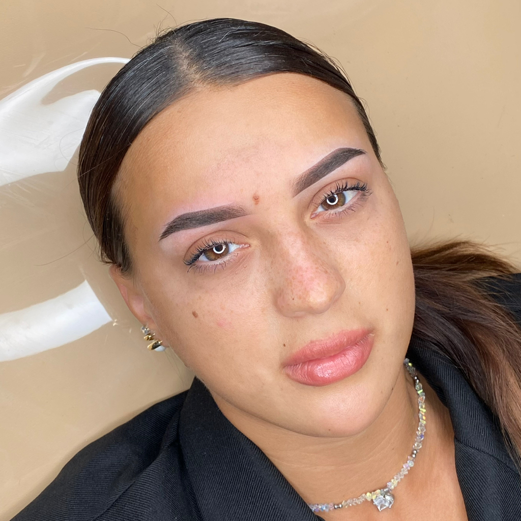 Перманентный макияж бровей