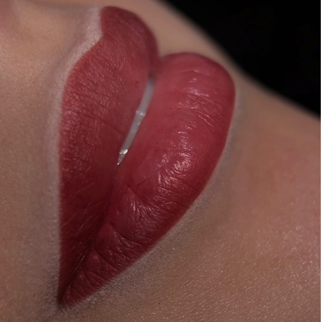 Перманентный макияж губ