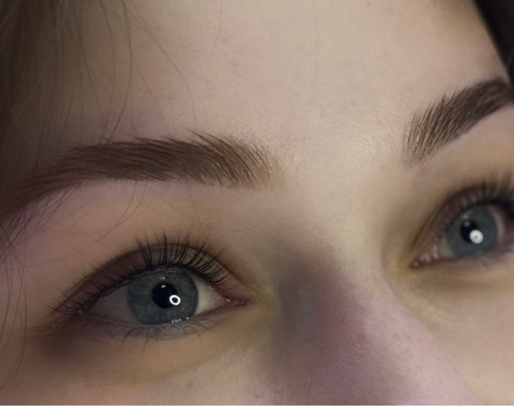 Ламинирование ресниц + окрашивание и коррекция бровей