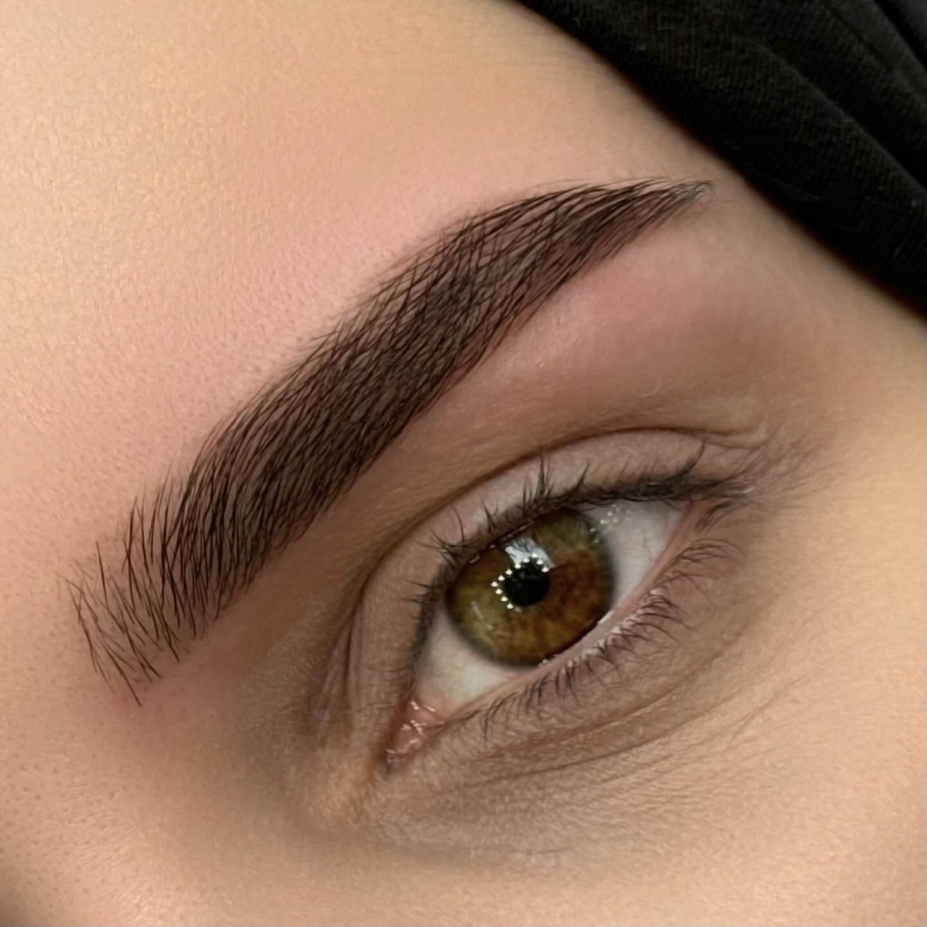 Коррекция бровей