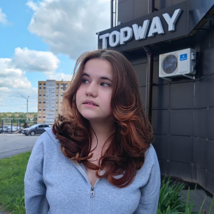 Женская длинная модельная стрижка