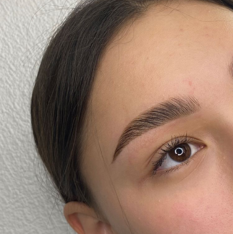 Коррекция бровей