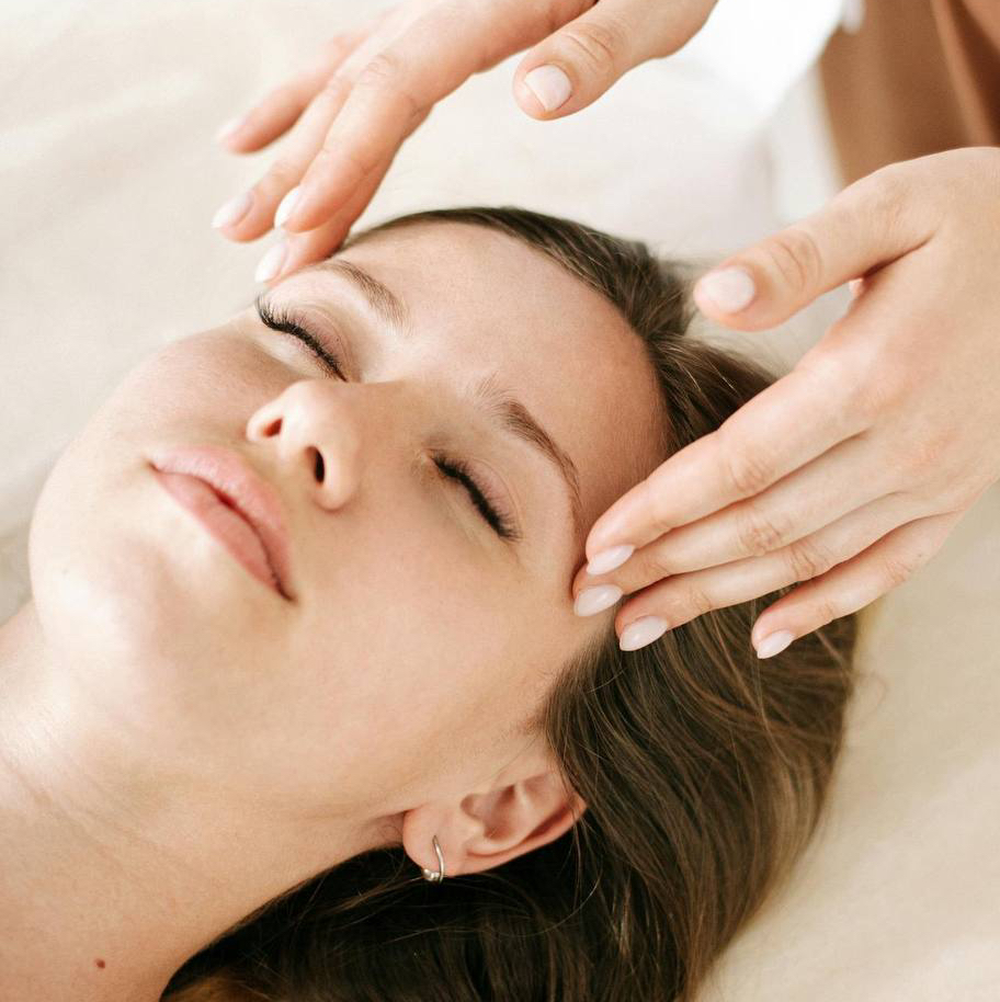 КОД МОЛОДОСТИ - эстетический массаж лица, ШВЗ и декольте с эффектом восстановление кожи, омоложения, лимфодренажа и психологической разгрузки