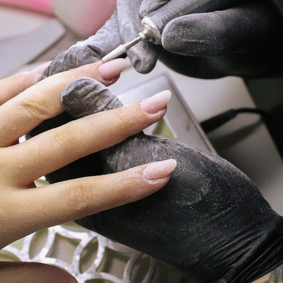 Снятие нарощенных ногтей