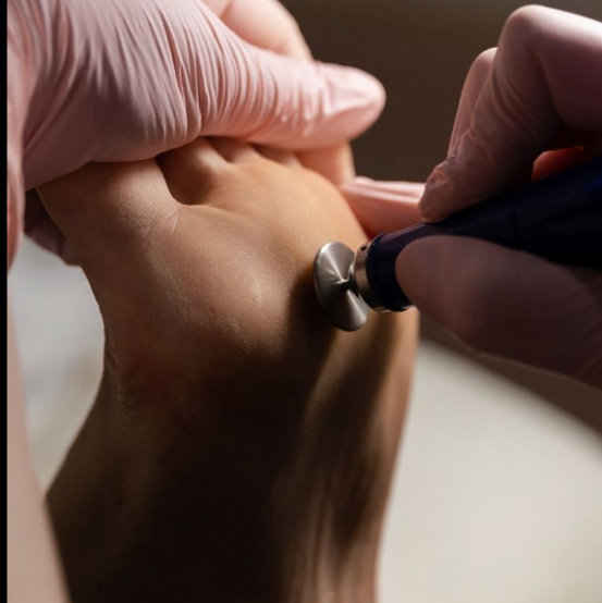 ПЕДИКЮР: обработка стоп + ногтей без покрытия