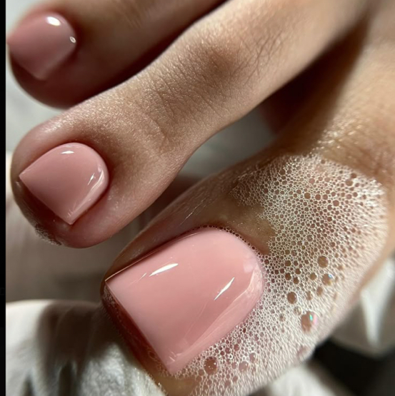 ПЕДИКЮР ПОЛНЫЙ КОМПЛЕКС: обработка стоп + ногтей + покрытие гель-лаком