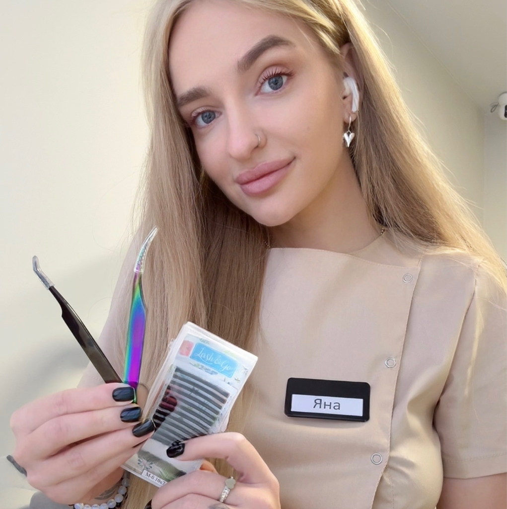Яна (Мастер по наращиванию ресниц)
