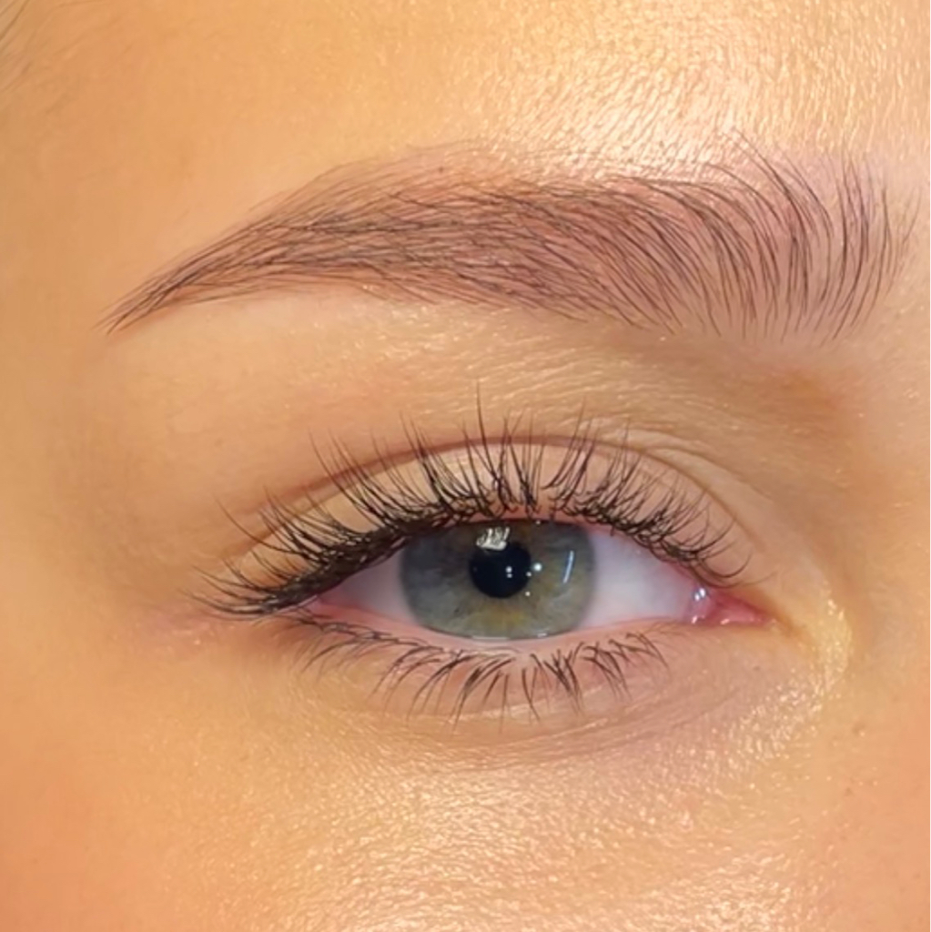 Наращивание нижних ресниц