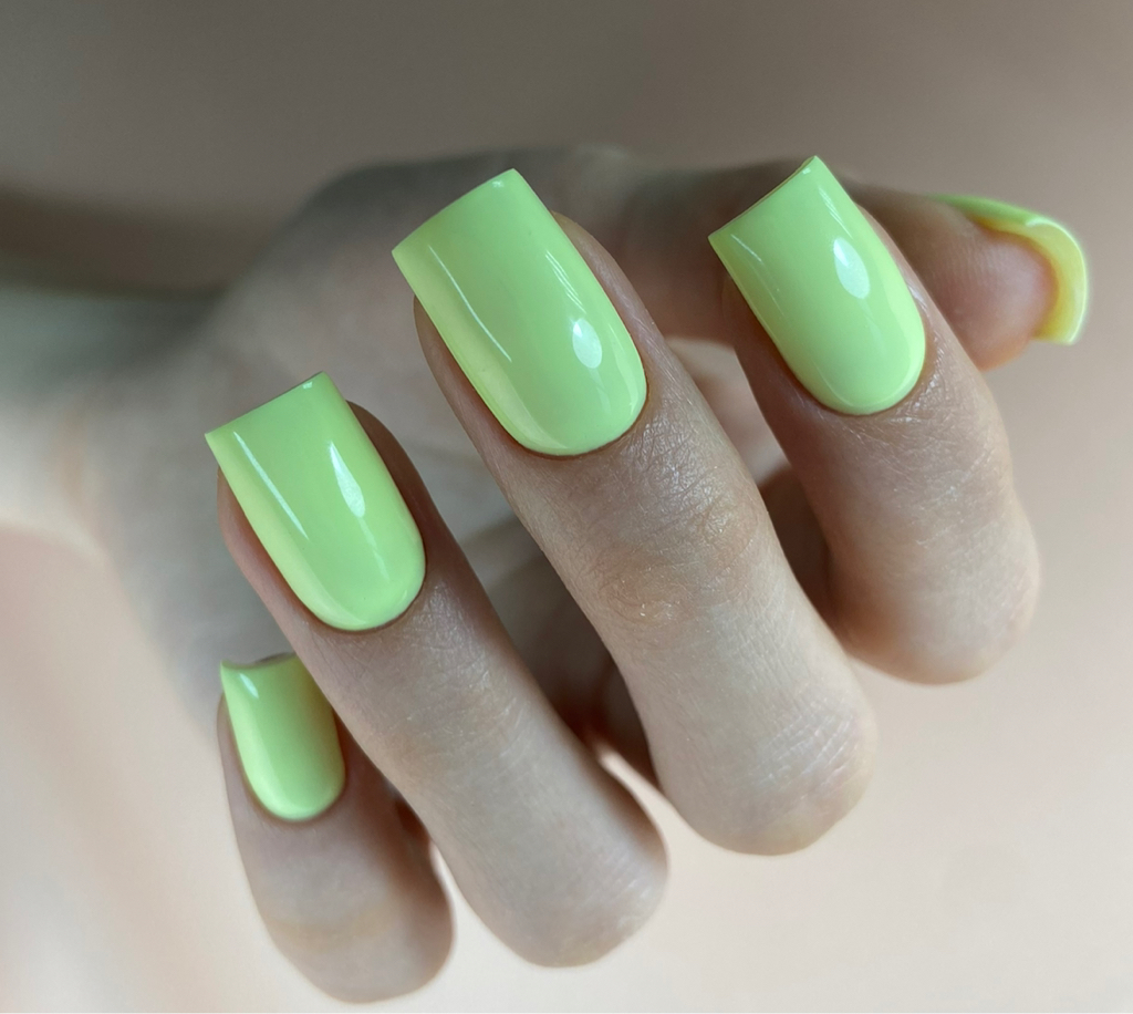 Маникюр с покрытием и с укреплением (полигель)