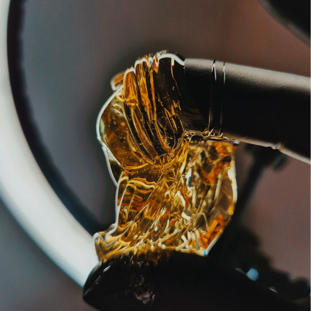 Средний 2 шугаринг глубокое бикини, ноги полностью, подмышечные впадины шугаринг