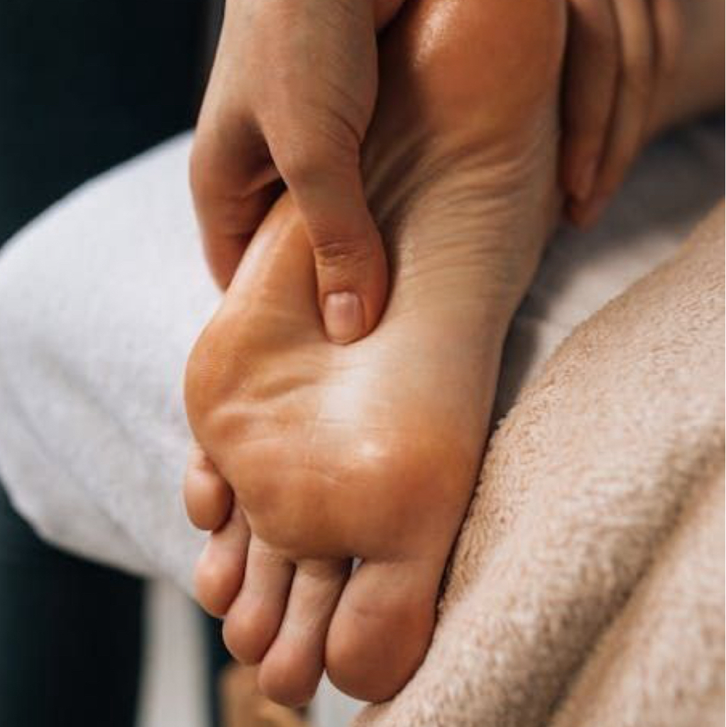 Массаж стоп ручной