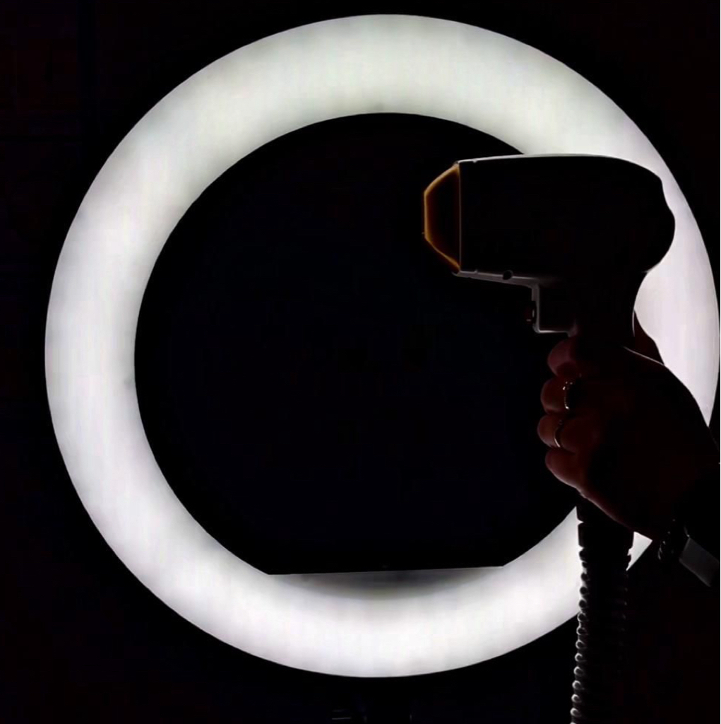 Средний комплекс эпиляция подмышки/глубокое бикини/ноги до колен