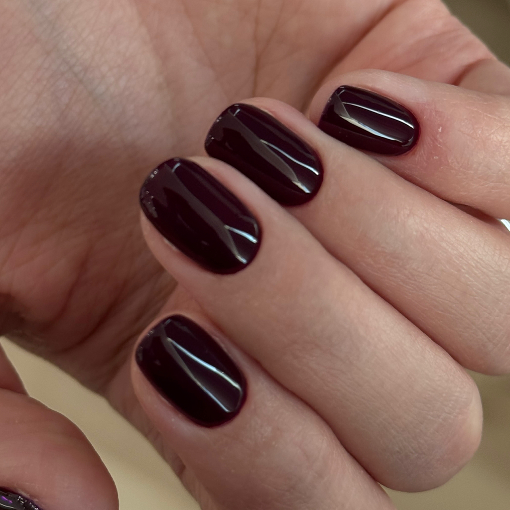 Комбинированный маникюр с однотонным покрытием