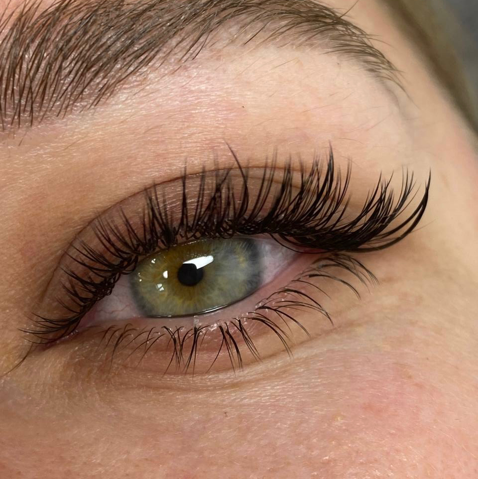 Наращивание нижних ресниц