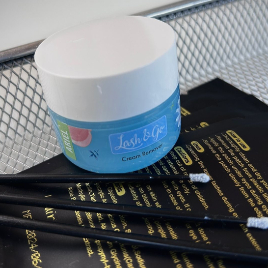 Снятие искусственных ресниц