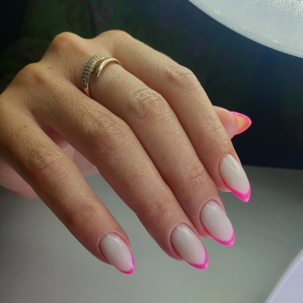 Маникюр с покрытием гель-лак френч и укреплением