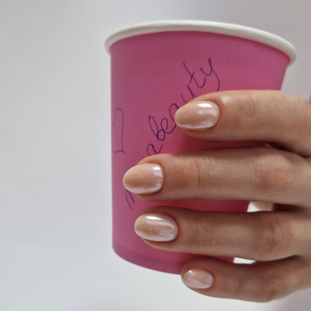 Маникюр с покрытием гель-лак и укреплением