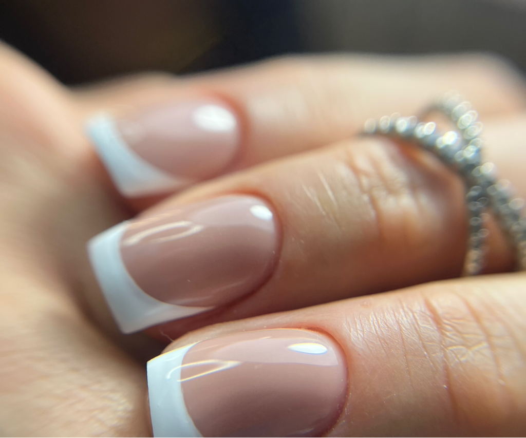 Маникюр и покрытие френч