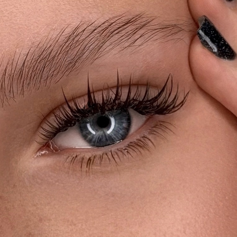 Наращивание ресниц W любой объем