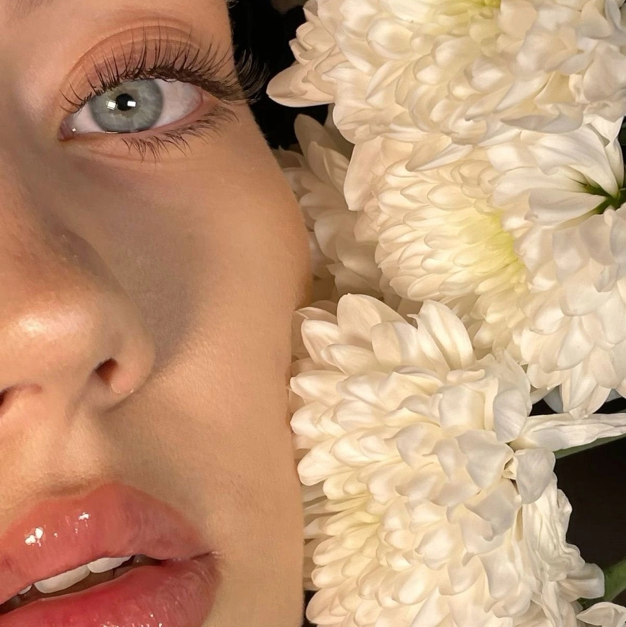 Снятие наращенных ресниц