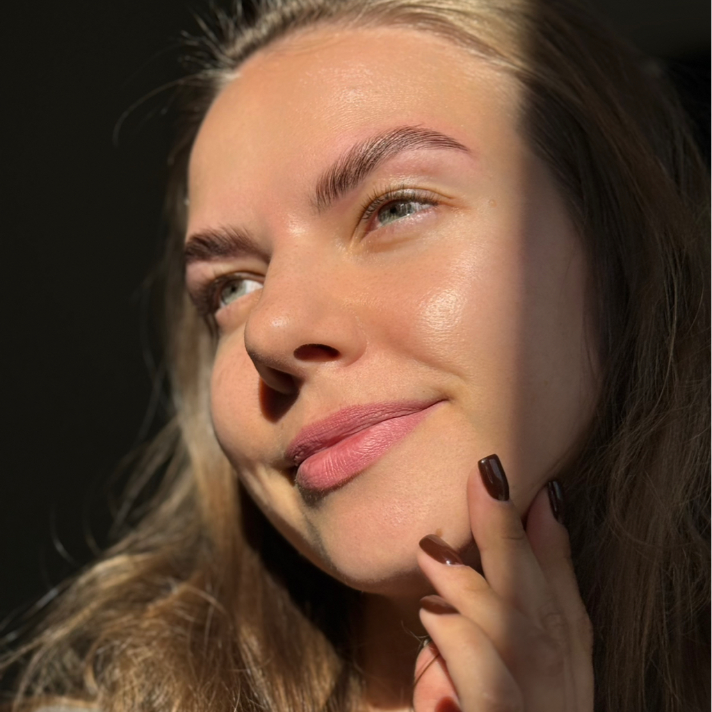 Долговременная укладка+окрашивание+коррекция бровей + ботокс