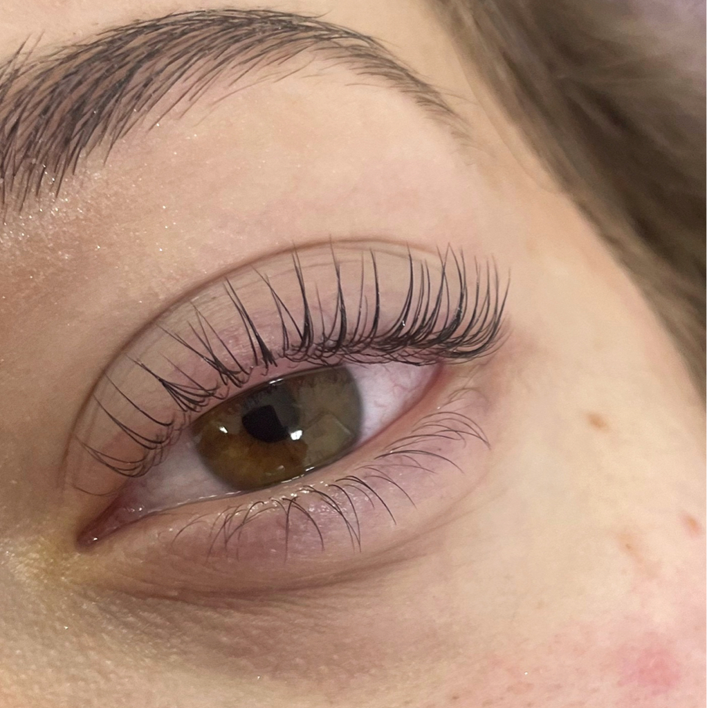 Ламинирование и окрашивание ресниц