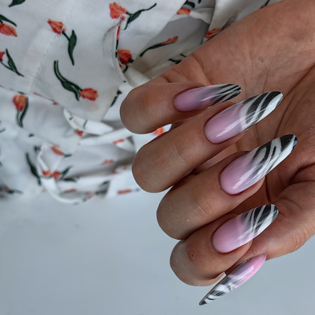 Наращивание ногтей