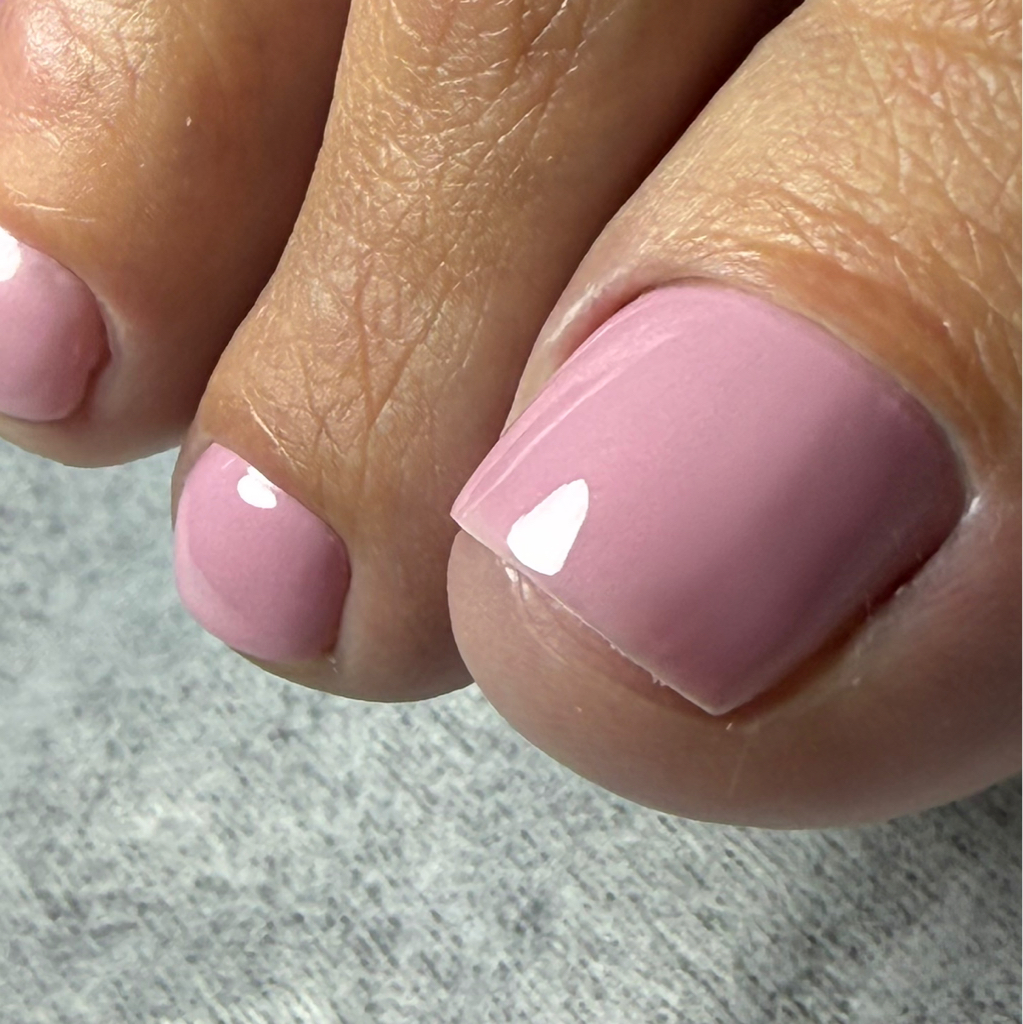 педикюр гельлак( пальцы без изменений)