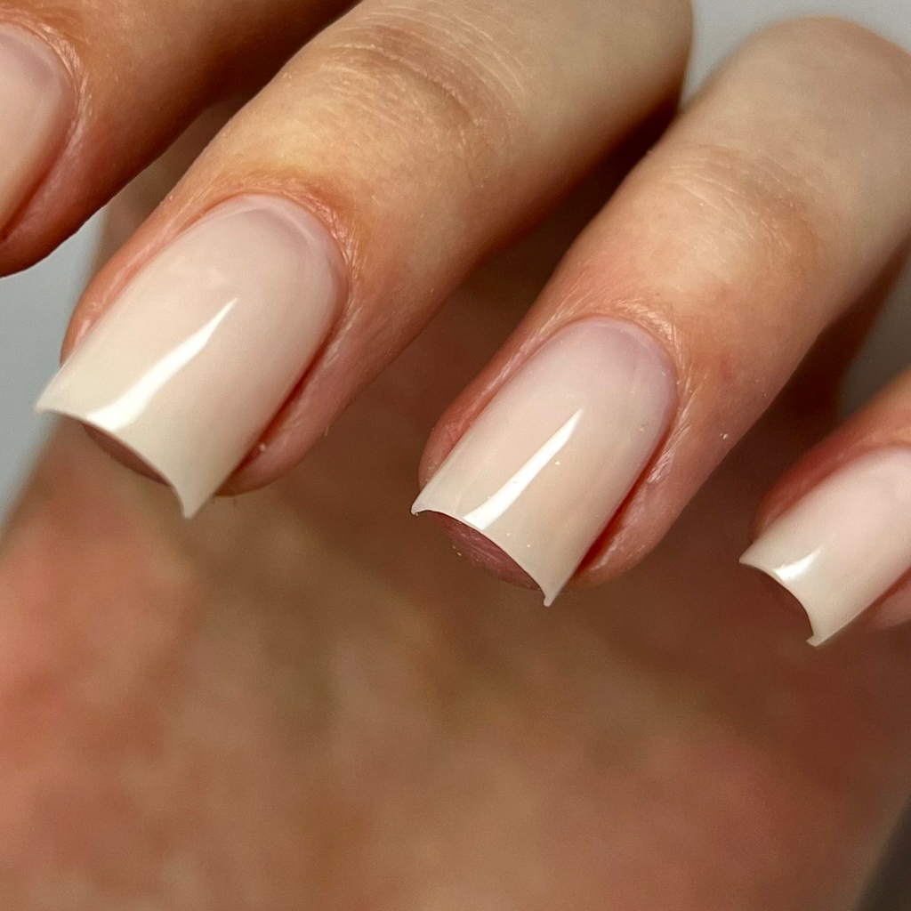 Маникюр с укреплением (короткая/средняя длина)