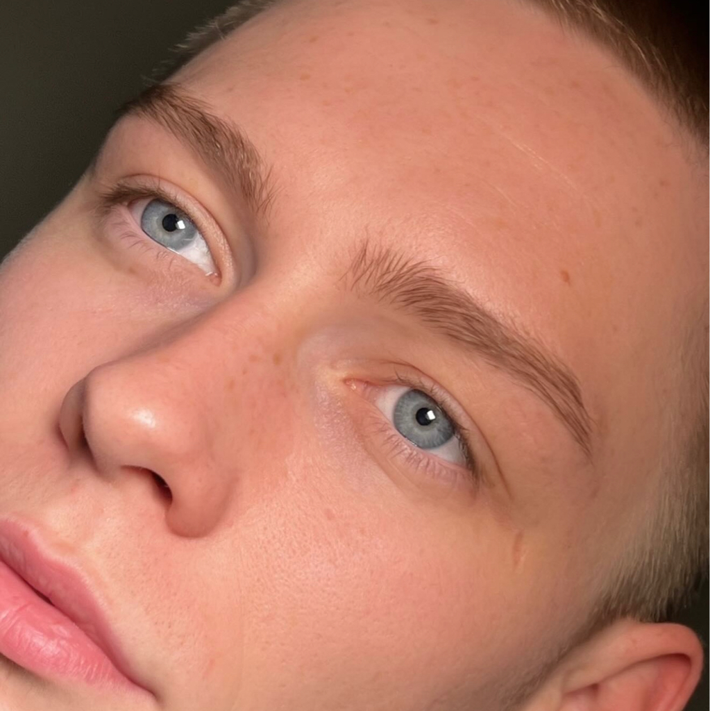 2/ мужские брови