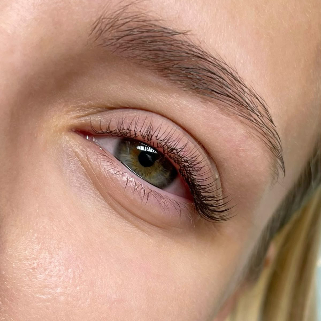 LED классическое наращивание ресниц