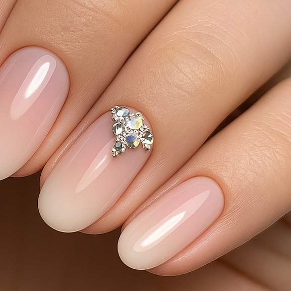 Дизайн простой 1 ноготь (песок, стразы не на весь ноготь, лак с блестками, наклейки, втирка)