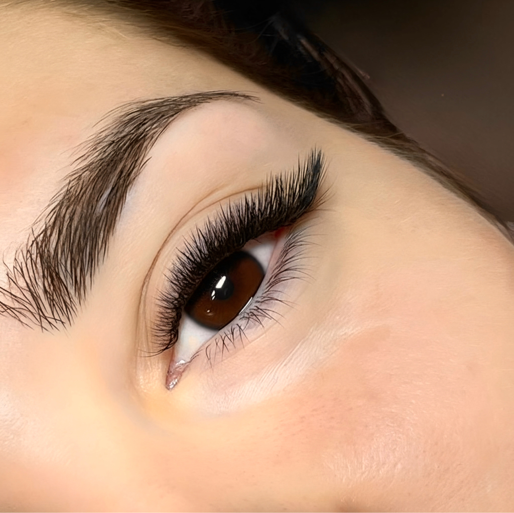 4 D наращивание ресниц + снятие