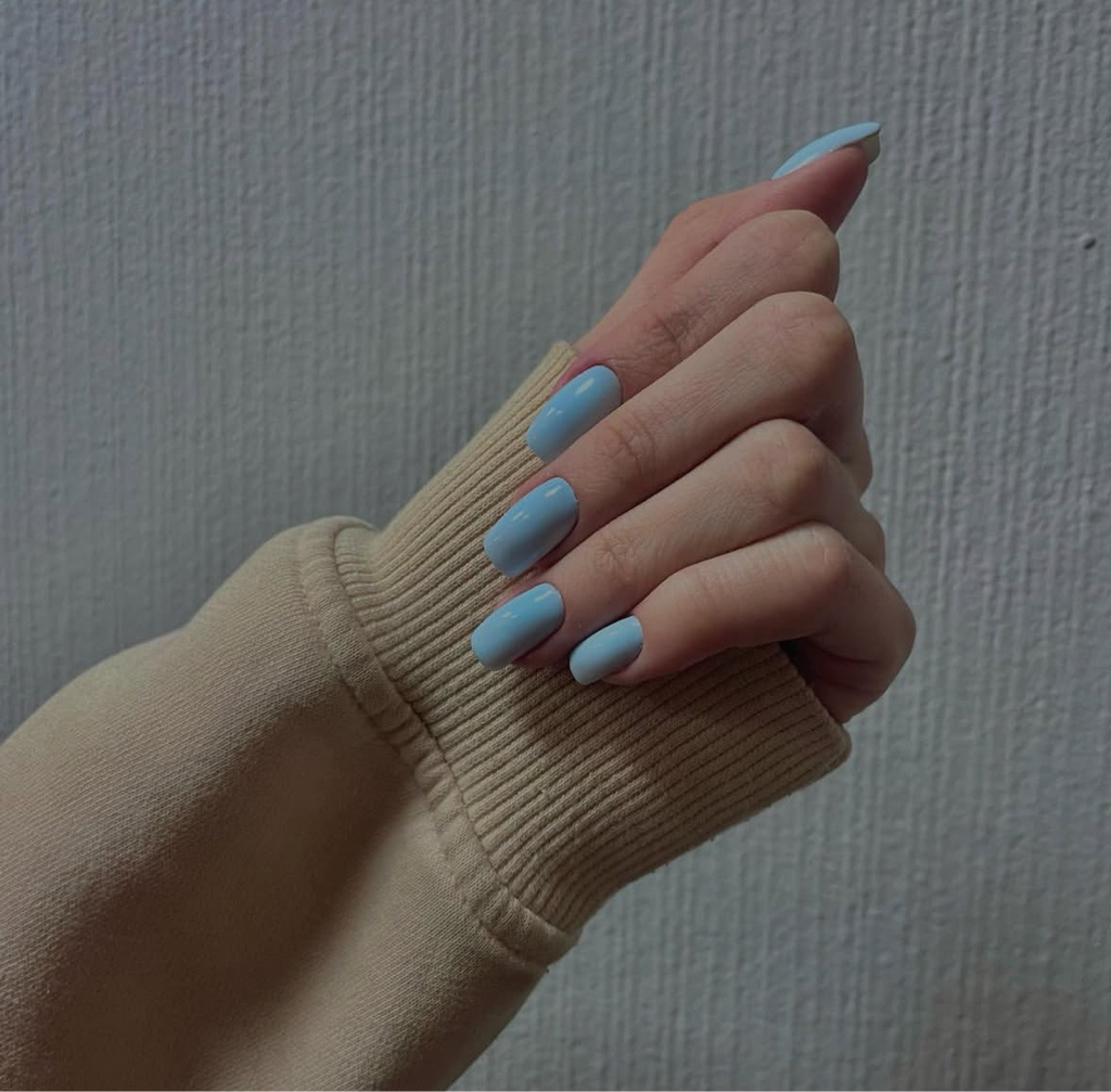 Укрепление/ коррекция с покрытием гель лак.