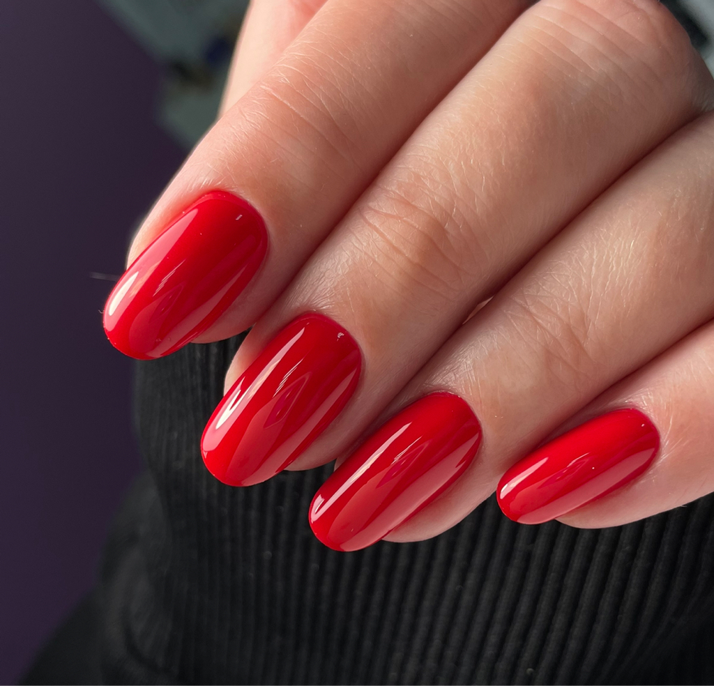 Маникюр с однотонным покрытием