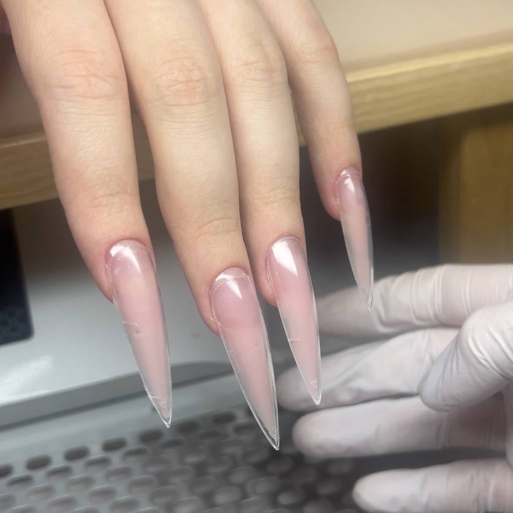 Наращивание ногтей