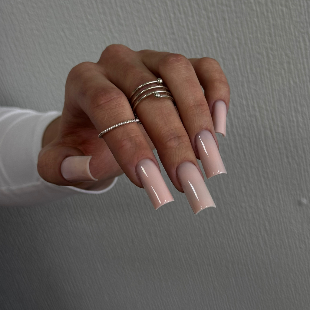 Маникюр с покрытием длинные ногти