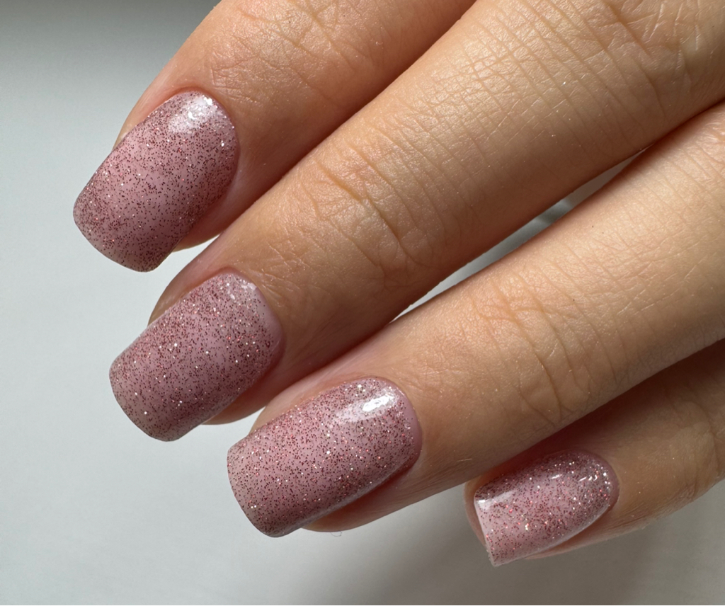 Пудровые ногти