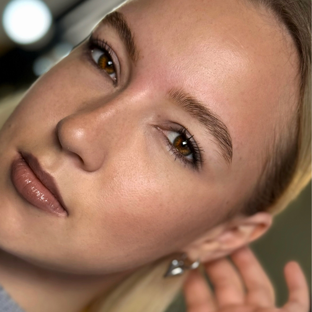 Оформление бровей