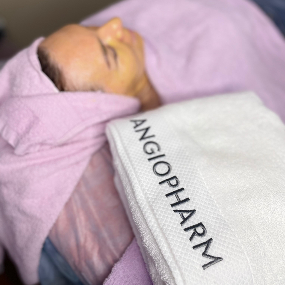 Уходовая процедура по лицу + маска по проблеме